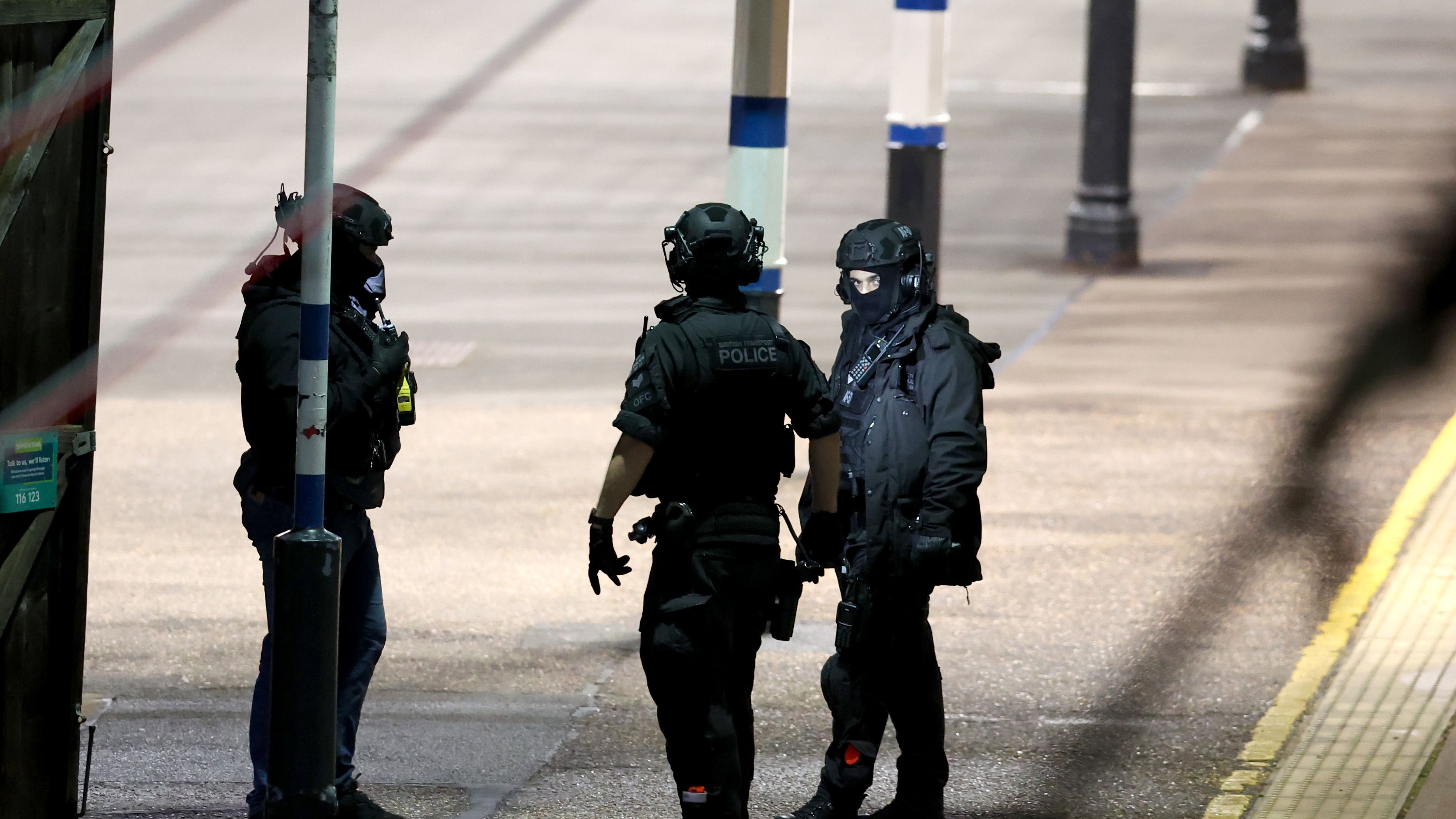 London train stabbing triggers terror alert - 9 in critical condition