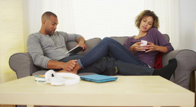 5 phone habits that are damaging to any relationship