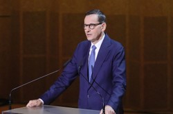 Morawiecki atakuje Tuska i straszy migrantami. "Przepychają siłą pakt"