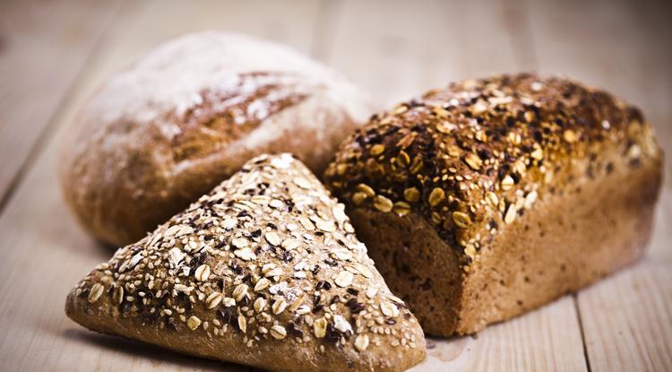 Akár három hétig is friss marad a kenyér, ha zellert teszel mellé. Fotó: Getty Images