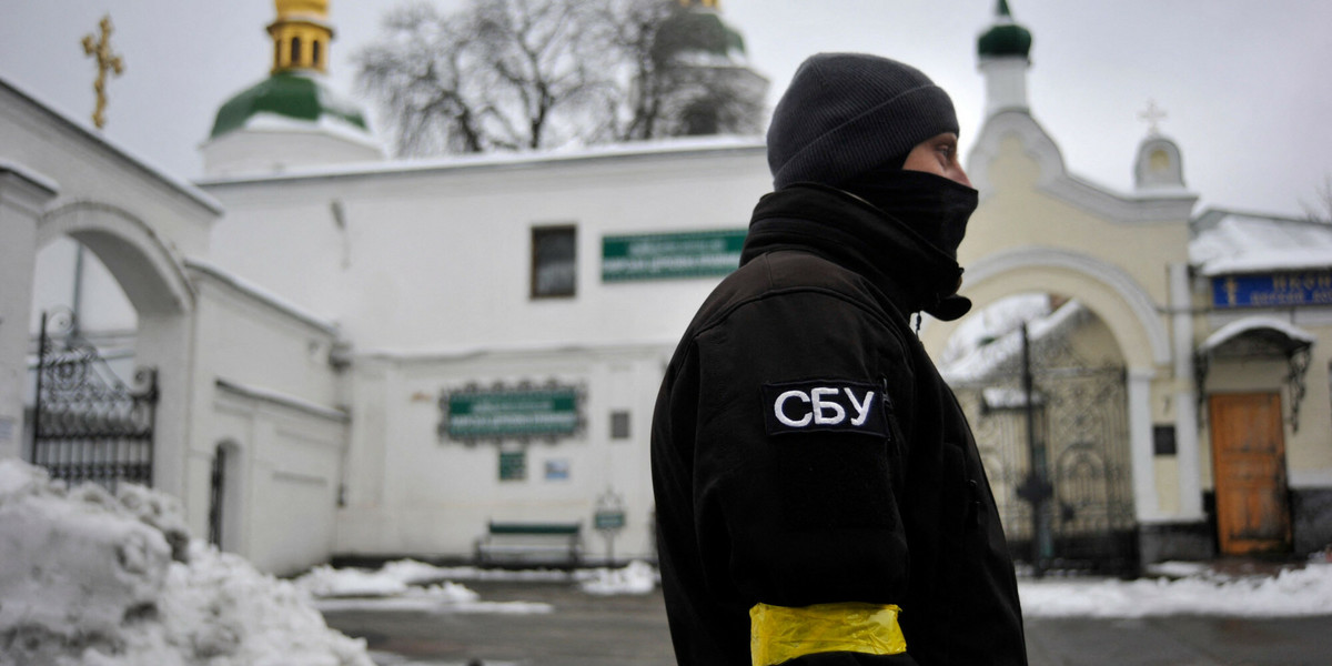 Funkcjonariusz SBU w Kijowie.