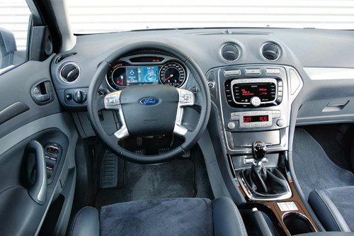 Ford Mondeo 2.0 TDCI kontra VW Passat 2.0 TDi - Ford wyprzedzi Volkswagena?