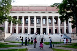 Makabryczna książka usunięta z Harvardu. Była oprawiona w ludzką skórę