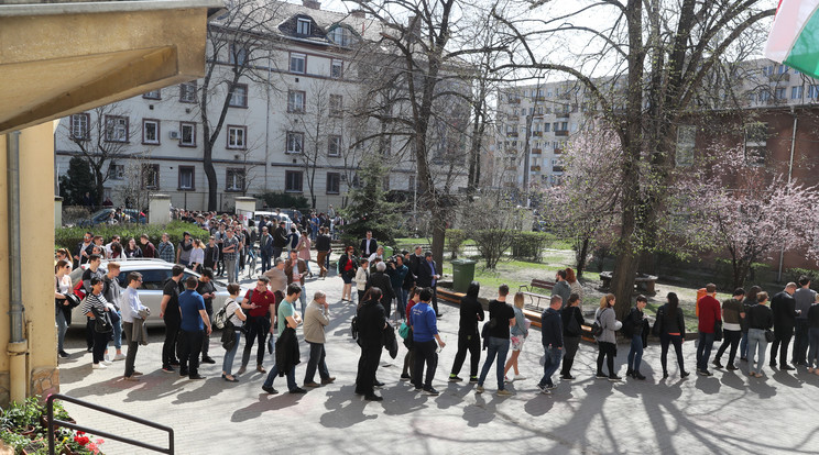 2018-ban kígyózó sorok álltak a a fővárosi Bocskai úti szavazókörzet előtt. Ősszel nem kell hasonlóra számítani /Fotó: RAS-archív