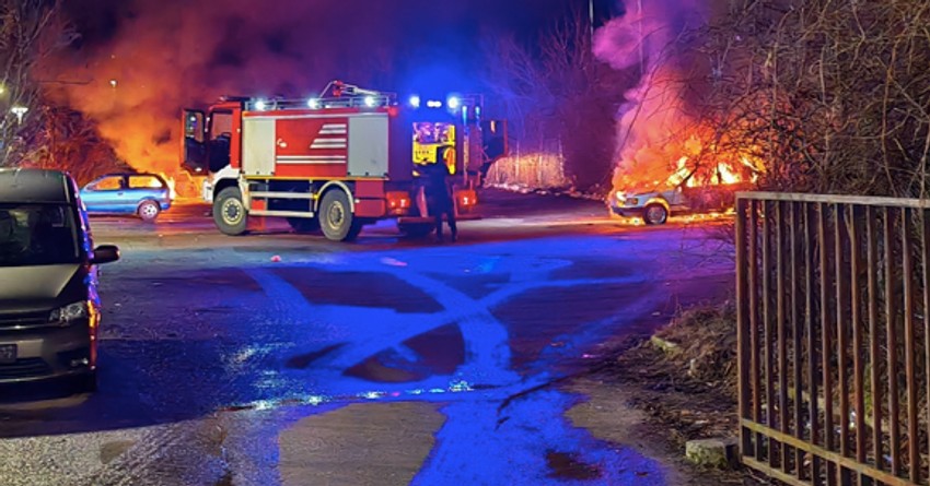 Zapaljena vozila kod toplane na Ceraku