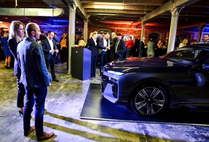 Uczestnicy Diamentów Forbesa 2023 mieli możliwość zobaczenia najnowszej elektrycznej limuzyny BMW i7