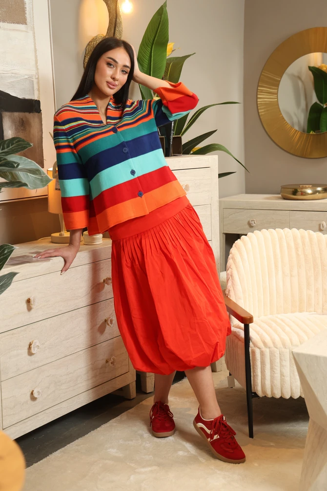 Kardigan Ivko, suknja i patike H&M