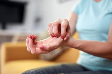 5 gyakori ok a tenyéren megjelenő kiütések, hámló foltok hátterében