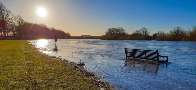 Alert, możliwe podtopienia, podniesie się poziom rzek