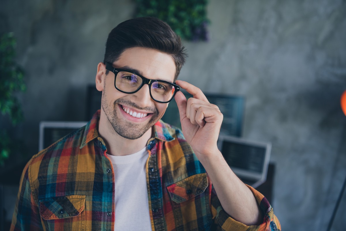 Portrait,Of,Positive,Smart,Cyber,Security,Expert,Guy,Toothy,Smile
