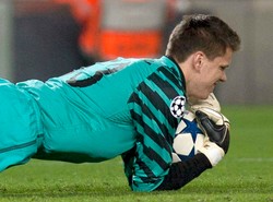 Szczęsny nie będzie operowany. Ale przez miesiąc nie zagra