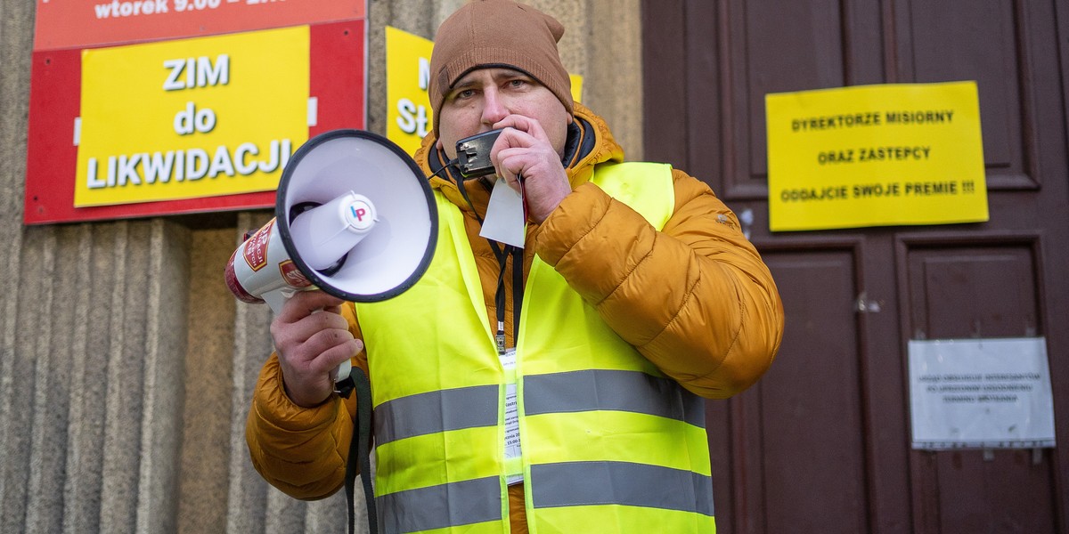 Happening grupy kierowców. Mówią: mamy dość dziurawej Łodzi.