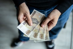 nowe zasady 800 plus w 2026 roku. zus wstrzymuje wypłaty dla części rodziców