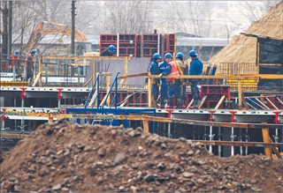 Nie ma chętnych na zakup lokali na etapie dziury w ziemi