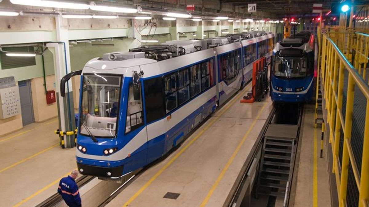 W centrum Krakowa doszło do poważnej awarii sieci trakcyjnej. Tramwaje przez godzinę były kierowane na trasy objazdowe. Jak poinformowało krakowskie MPK, awaria została już usunięta.