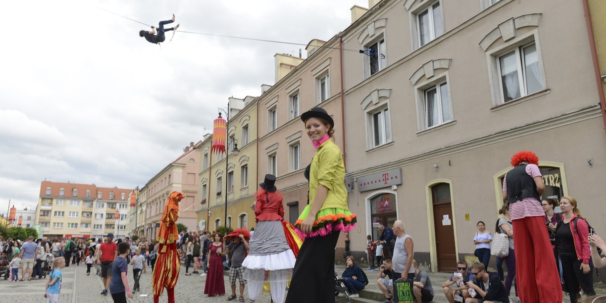 Oleśnicki Festiwal Cyrkowo-Artystyczny OFCA to jedyne takie wydarzenie w Polsce. Rokrocznie przyciąga tłumy widzów.