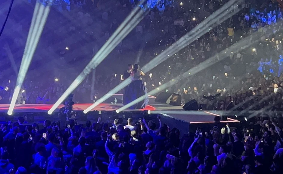 Tanja Savić izvela sinove na binu