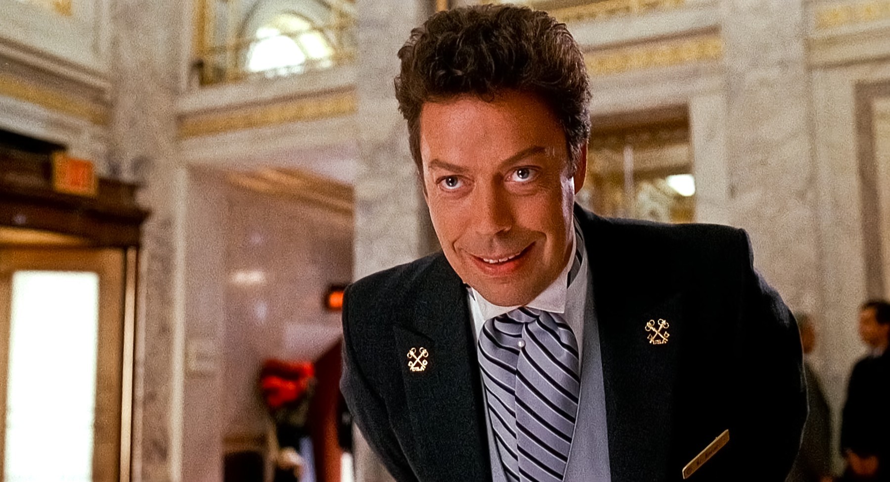 Tim Curry vo filme Sám doma.