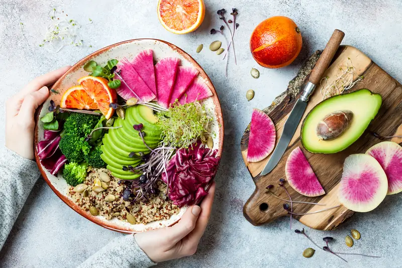 Vibrant Vegan oferuje mięsożercy 50 tys. funtów za przejście na 3-miesięczną dietę wegańską, fot. Getty Images