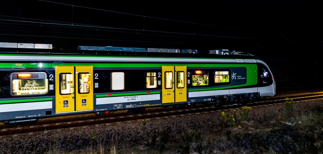 Podczas poprzedniej próby, która odbyła się półtora roku temu na Centralnej Magistrali Kolejowej, skład Impuls 31WE pojechał z prędkością 211 km/h.<br><br> (zuz) PAP/Andrzej Grygiel