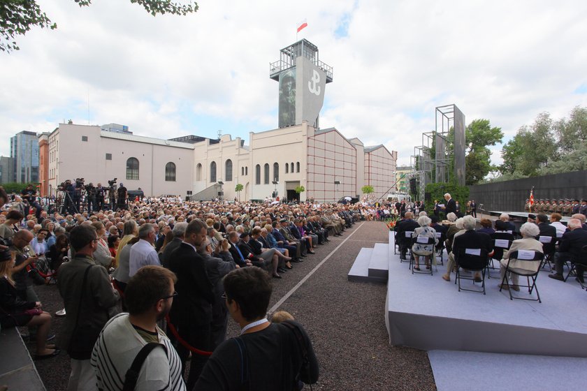 Premier Szydło szokuje. Chce apelu smoleńskiego w rocznicę Powstania