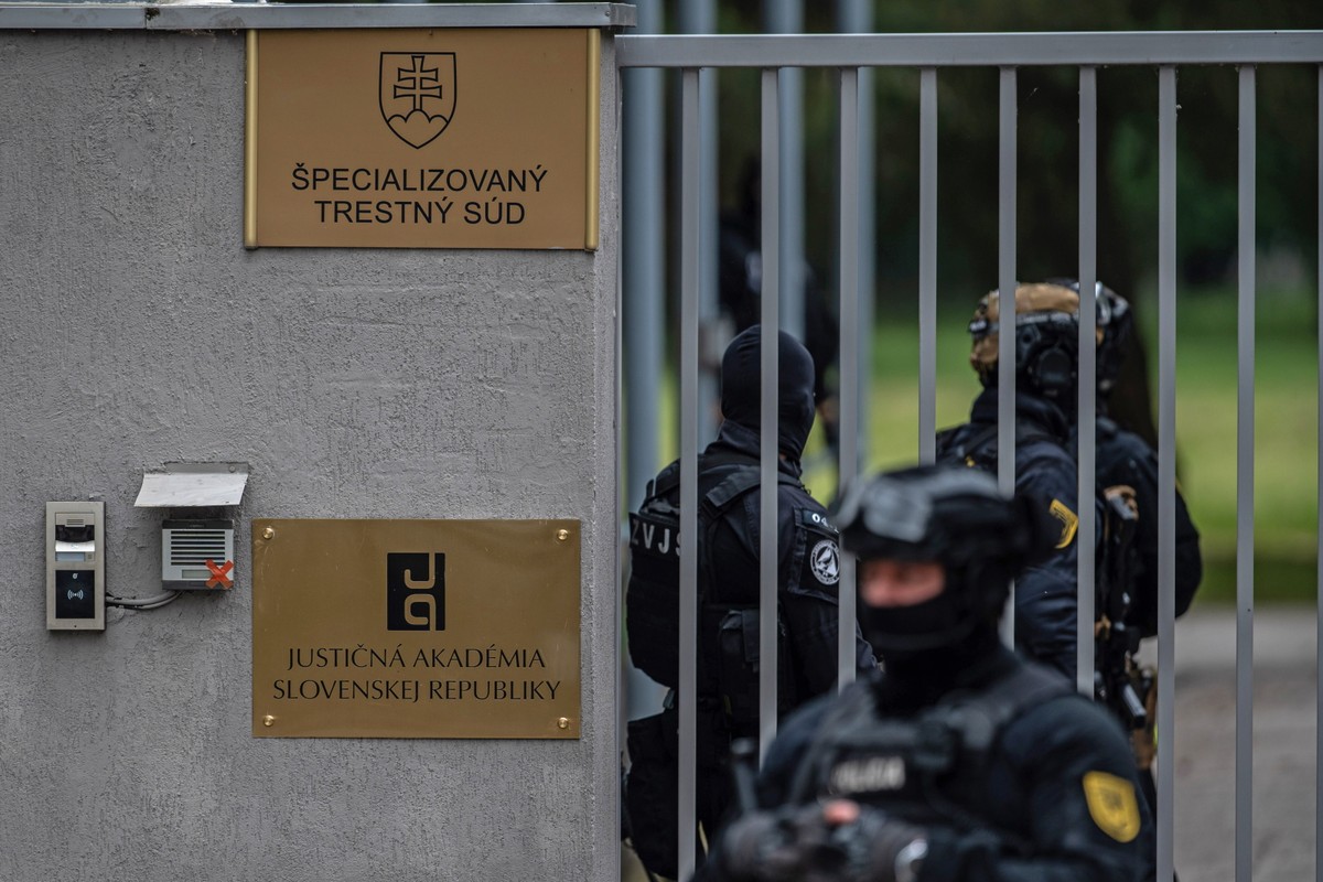 Podejrzany o strzelanie do premiera Słowacji Roberta Fico postawiony przed sądem