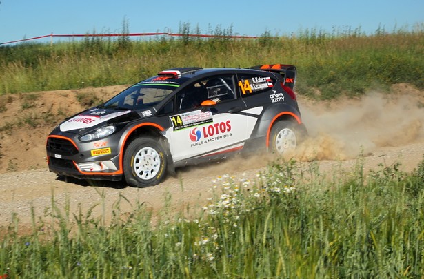 Rajd Polski: Ogier nadal liderem, Kubica na 7. miejscu