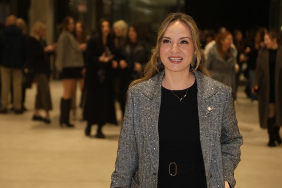 "NOVAC JE BITAN" Jelena Tomašević došla da podrži Jakova Jozinovića na koncertu, pa priznala: "To je teško sačuvati kada si okružen raznim iskušenjima" (Video)