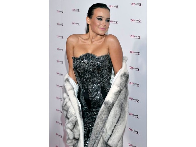 Mucha wzbudziła oburzenie naturalnym futrem, w którym pokazała się na premierze 'Oh Karol 2'