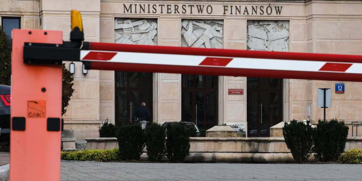 KIS rozporządzenie Ministerstwa Finansów interpretuje inaczej niż ministerstwo, a urzędnicy skarbówki chcą korekt od pracodawców. Wysyłka PIT 11 za pracowników do 26 roku życia wywołała zamieszania na linii fiskus - pracodawcy.