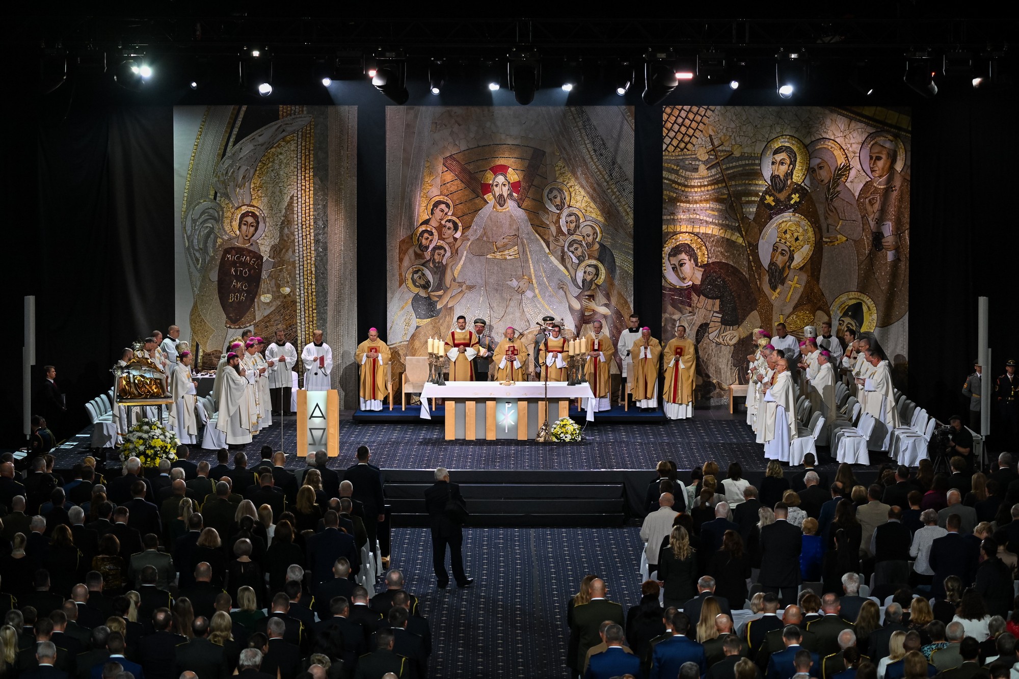 Novovymenovaný biskup ordinariátu Ozbrojených síl a ozbrojených zborov SR Pavol Šajgalík prijal biskupské svätenie.