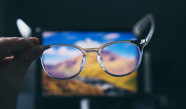 Naočare sa filterom za plavo svetlo nisu štetne, ali ne sprečavaju zamor očiju