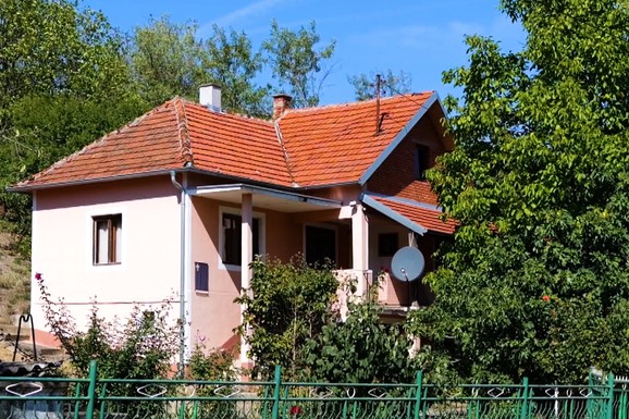 Pevačica u selu Grejač slavi sa porodicom Uskrs, sprema se BOGATA TRPEZA: "Biće jaja, pršute, rakije, ali JAGNJE JE NEIZOSTAVNO"