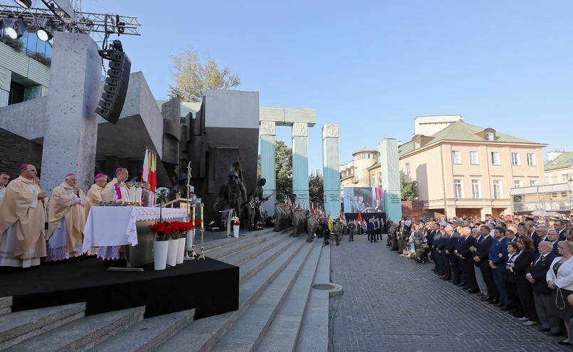 Uroczysta polowa msza św. pod przewodnictwem biskupa polowego Wojska Polskiego