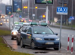 Chciał nożem wymusić na taksówkarzu kurs do kasyna
