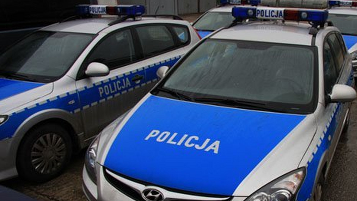 Tomasz Sporny, szef gangu, który pod Berlinem ukradł samochody z trumnami Niemców, został namierzony przez poznańskich policjantów. Złodziej, po 1,5 roku poszukiwań, został zatrzymany przez szwedzką policję i teraz przebywa w goeteborskim areszcie.
