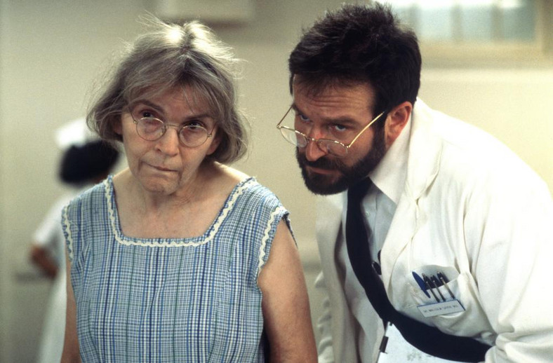 Alice Drummond i Robin Williams w filmie "Przebudzenia"