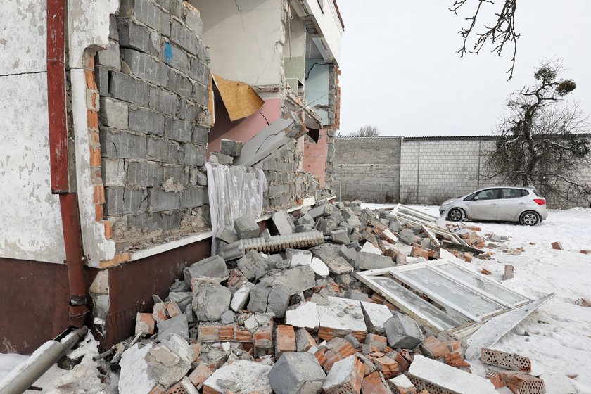 Dramat w Olszewnicy Nowej. Wybuch zniszczył budynek. Jedna osoba ranna