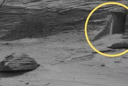 Tajemnicze zdjęcie z Marsa. Wiemy skąd wzięły się "drzwi do innego wymiaru"