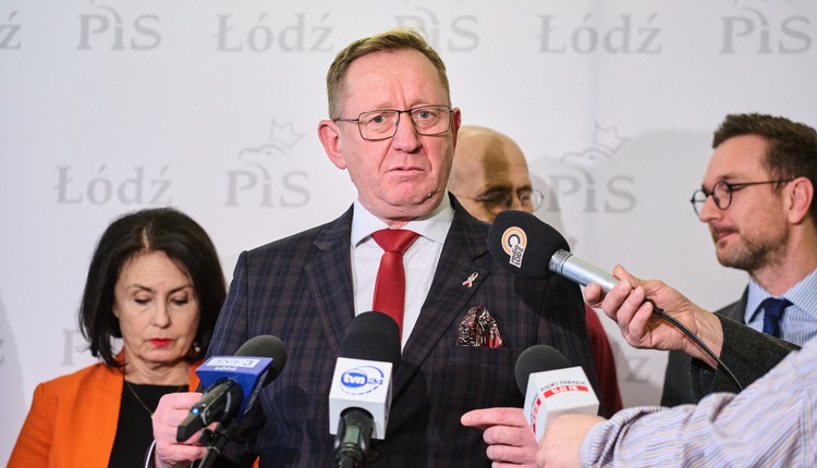 Afera z działką pod CPK. Telus pokazał fakturę na owocowe tubki od Dawtony