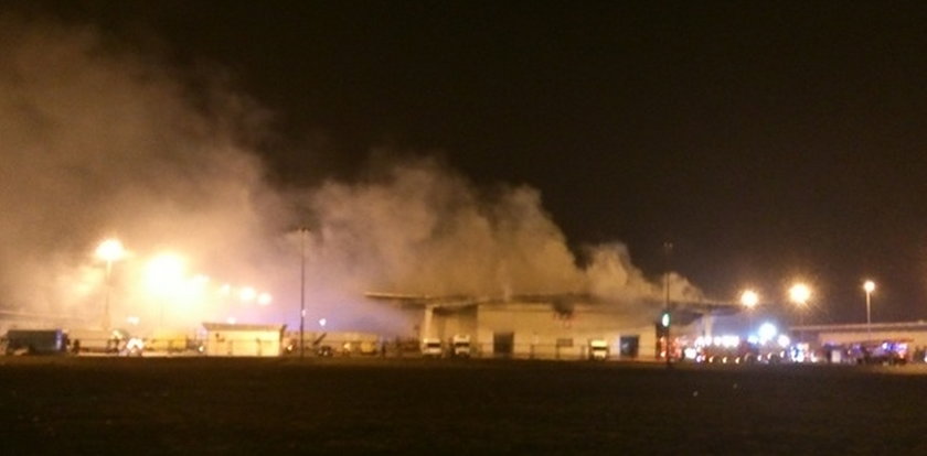 Aktualizacja: Gigantyczny pożar w Warszawie. Spłonęła hala targowa