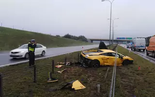 Wypadek Lamborghini na autostradzie A1. Kraksa zakończona pożarem