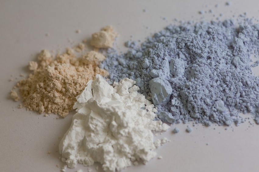 Retki zemni metali su grupa od 17 elemenata, uključujući neodimijum, itrijum, skandijum i disprozijum