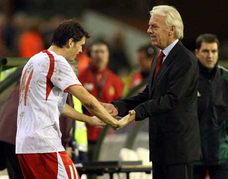 BRUKSELA BELGIA 14.11.2006MECZ ELIMINACJI DO MISTRZOSTW SWIATABELGIA POLSKASPORT PILKA NOZNANZ RADOSLAW MATUSIAK LEO BEENHAKKERFOT GRZEGORZ JAKUBOWSKI