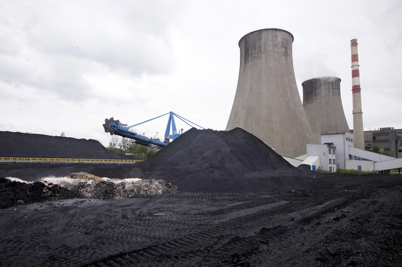 Debiut Tauronu: Zwały węgla przed elektrownią Łagisza