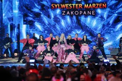 Nieudolny playback, dziwne przebrania. Sylwestrowe skandale i koncertowe wpadki. Pamiętacie?