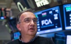 Wysokie cła na samochody? Cięta riposta szefa Fiata na groźby Donalda Trumpa