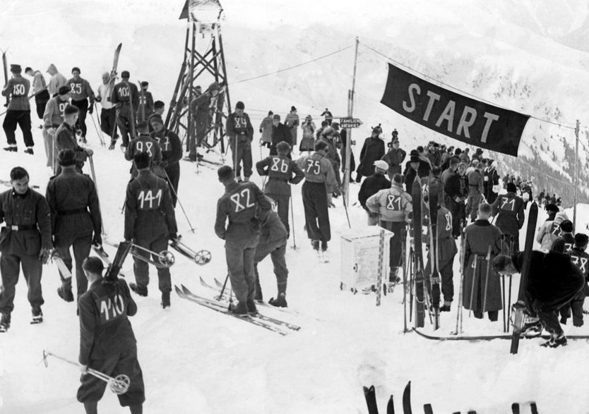 Zawody narciarskie w Zakopanem. Punkt startowy na Kasprowym Wierchu