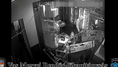 Íme, a kamerafelvétel a szombathelyi dohányboltos rablóról – videó