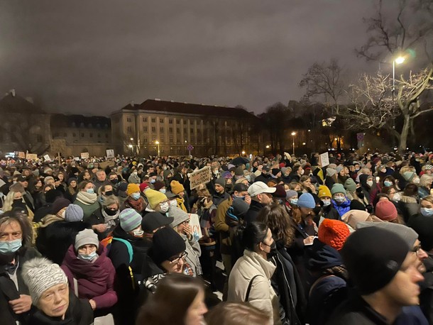 Marsz dla Izy na ulicy Miodowej w Warszawie